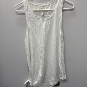 Lululemon tank size 4 ties on side